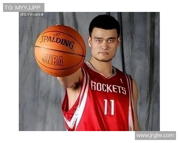 姚明身高与盖帽能力的完美结合探讨篮球巨星的身高优势与技术影响 姚明身高与盖帽能力的完美结合探讨篮球巨星的身高优势与技术影响