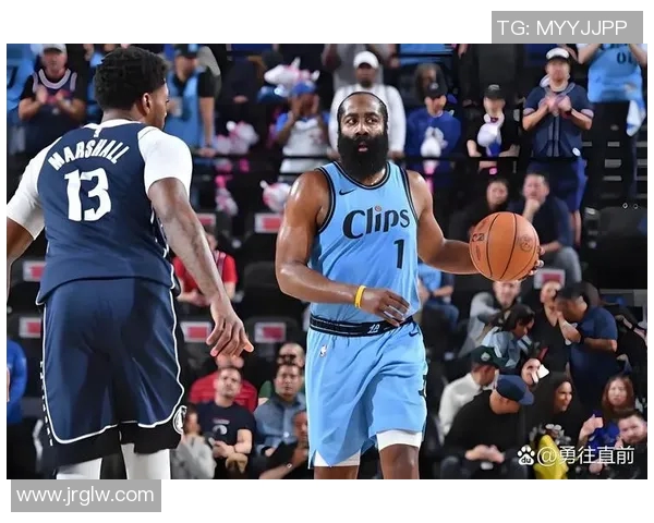 快船主场大胜对手,全队合力突破瓶颈,赛季前景一片光明 快船主场大胜对手,全队合力突破瓶颈,赛季前景一片光明